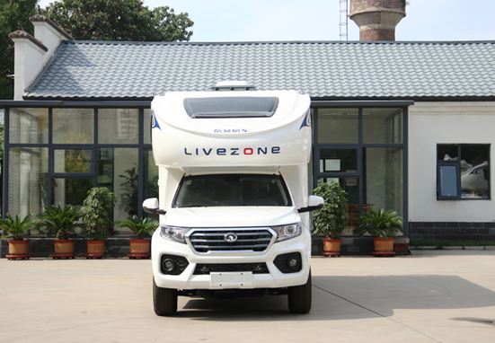 這款六座房車，還是四驅房車