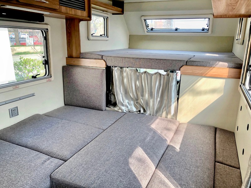 四驅、兩張超大床人床的房車,看這款 四驅、兩張超大床人床的房車,看這款