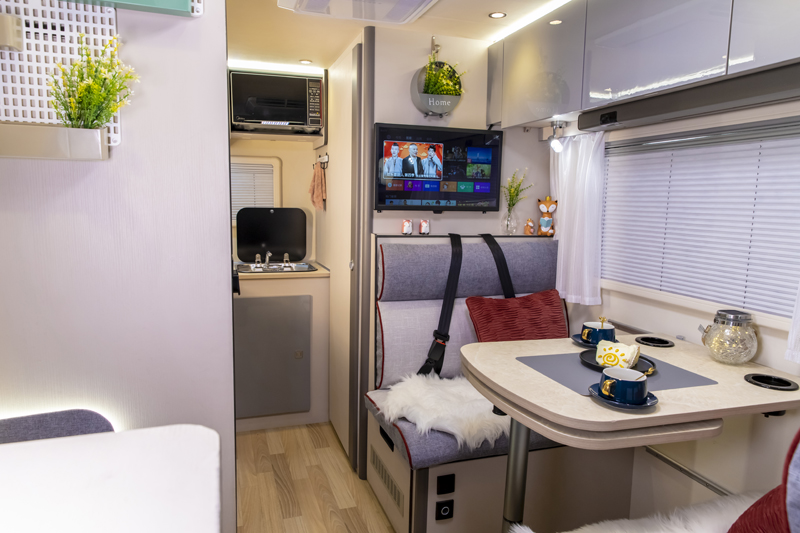 房車旅行,面對(duì)復(fù)雜路況四驅(qū)是必選 房車旅行,面對(duì)復(fù)雜路況四驅(qū)是必選