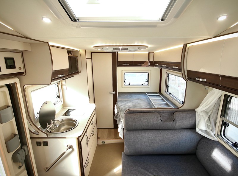 自由炮領銜，引爆成都房車展