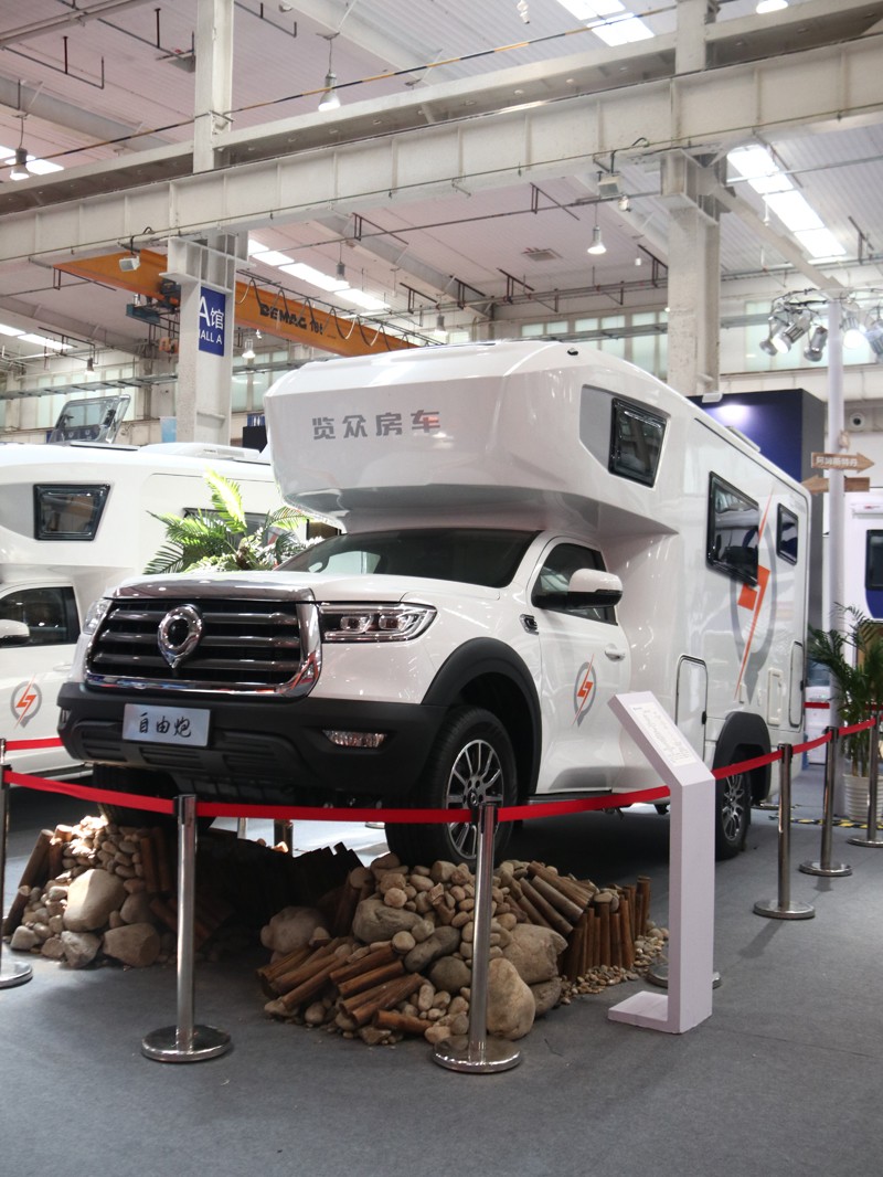 年度新車、自動檔、四驅,能選的房車 年度新車、自動檔、四驅,能選的房車