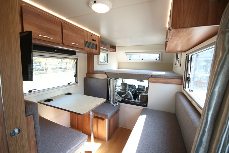 不懼荒野，不怕泥濘，四驅(qū)房車更給力