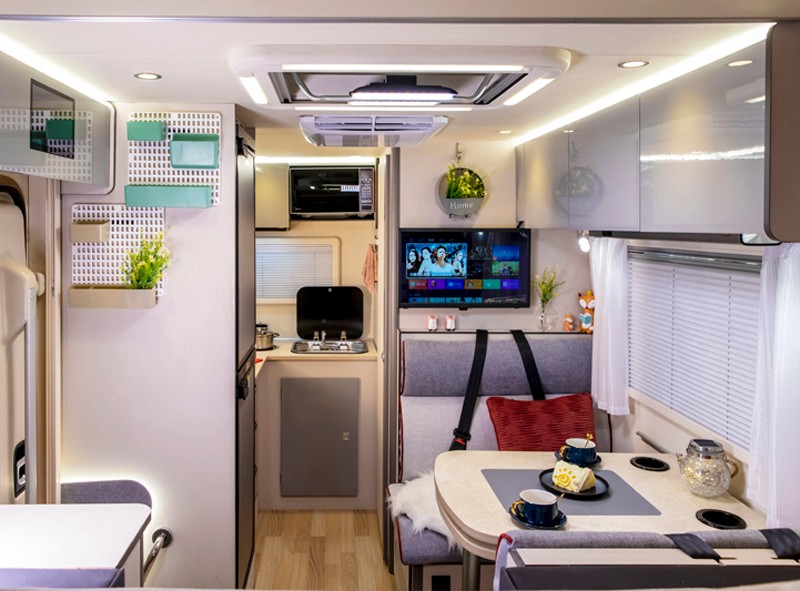 不懼荒野，不怕泥濘，四驅(qū)房車更給力