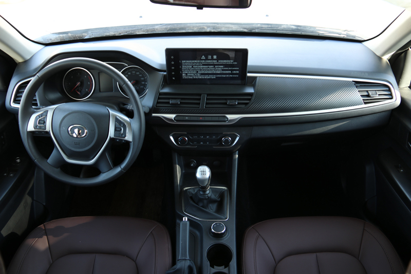 喜歡自駕游，不知道怎么選房車(chē)，看看這款四驅(qū)房車(chē)