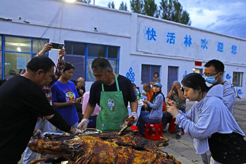 對(duì)酒當(dāng)歌,人生幾何,要盡興就現(xiàn)在! 對(duì)酒當(dāng)歌,人生幾何,要盡興就現(xiàn)在!