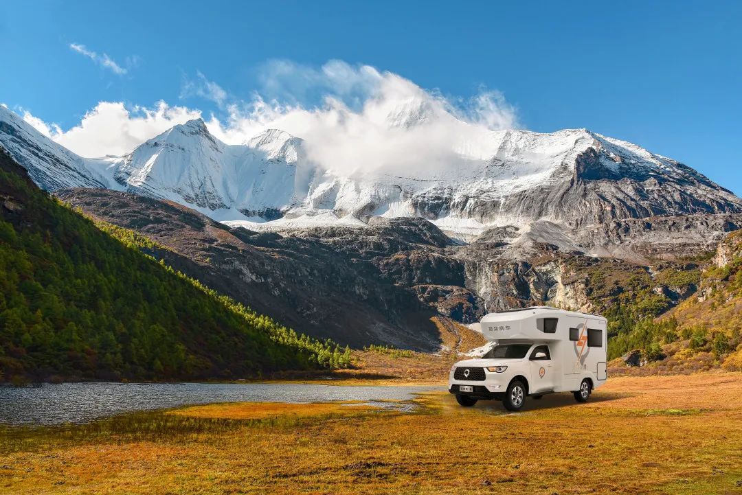 為什么覽眾房車要采用玻璃鋼“三明治”車身結構？