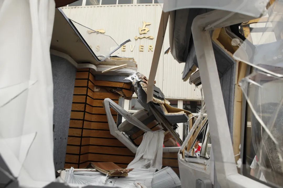 砸掉山海炮旅居車,覽眾房車究竟在搞什么? 砸掉山海炮旅居車,覽眾房車究竟在搞什么?